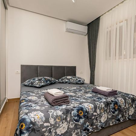 Apartments Hope Dugi Rat Exterior foto
