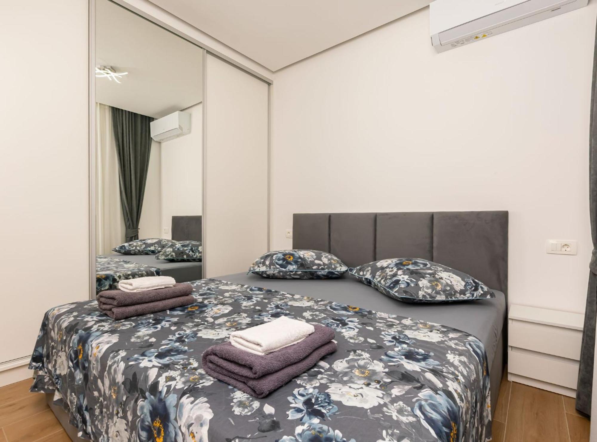 Apartments Hope Dugi Rat Exterior foto