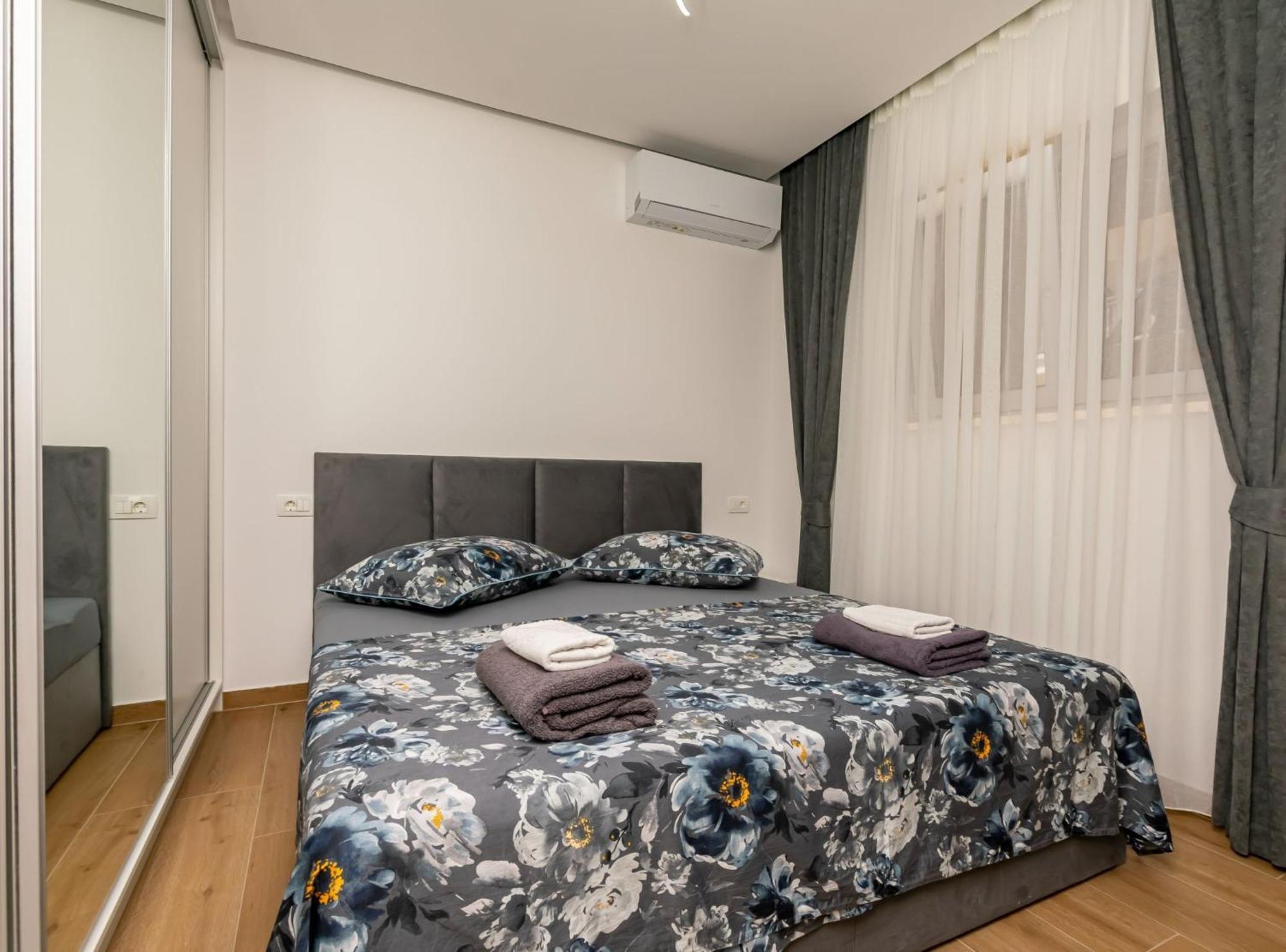 Apartments Hope Dugi Rat Exterior foto